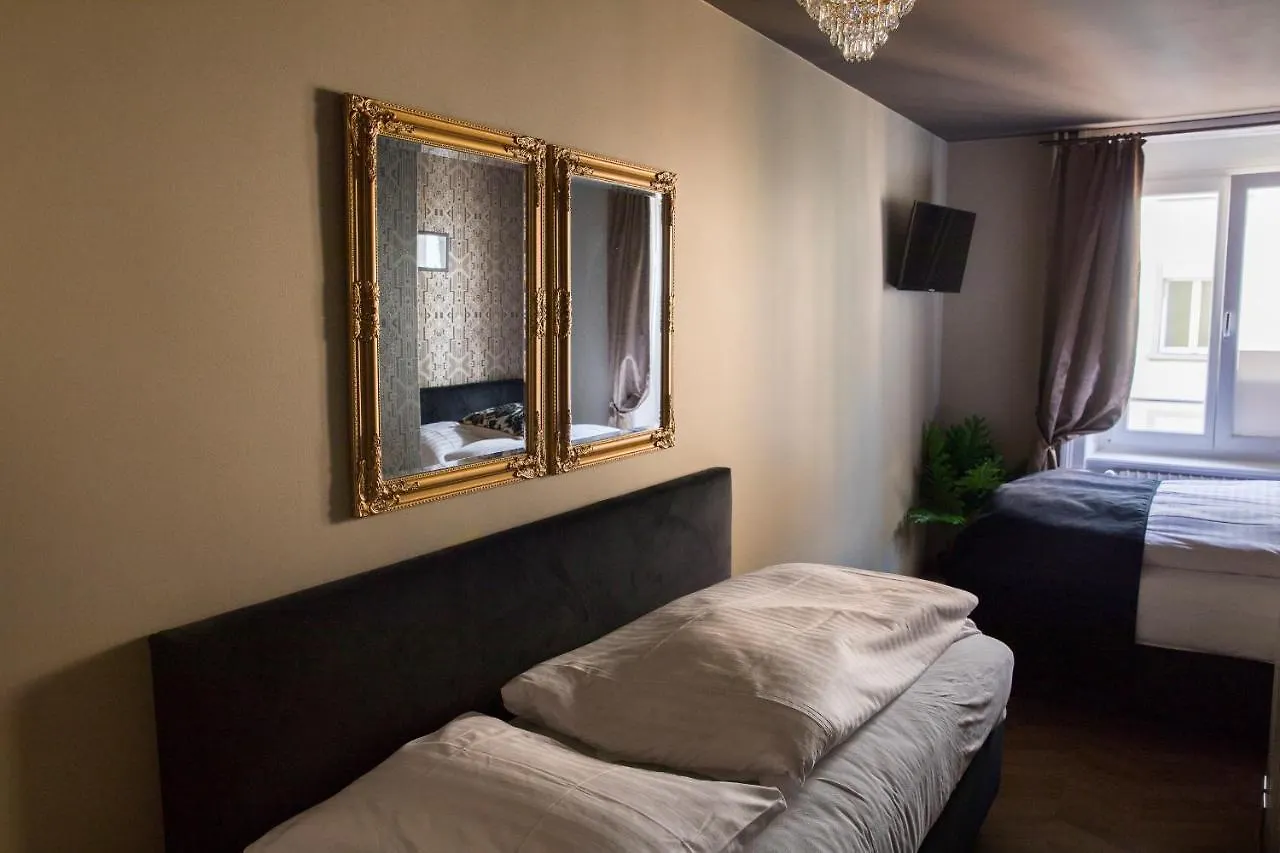 The Henry Self Check-In Guesthouse Curych Aparthotel